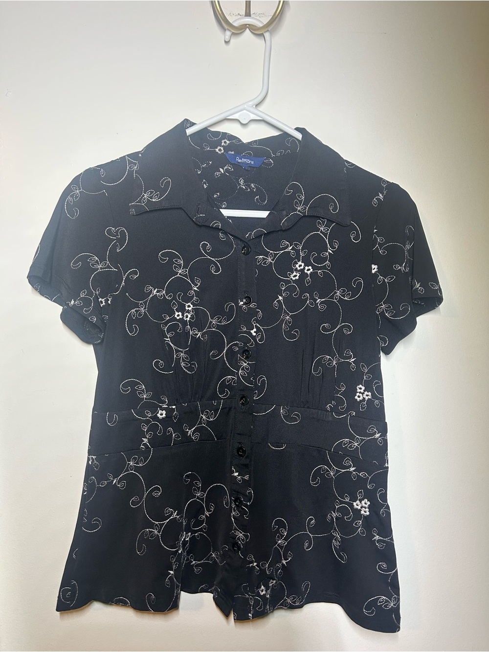 New York & Company Black Short Sleeve Button-Front Top with White Floral Swirls